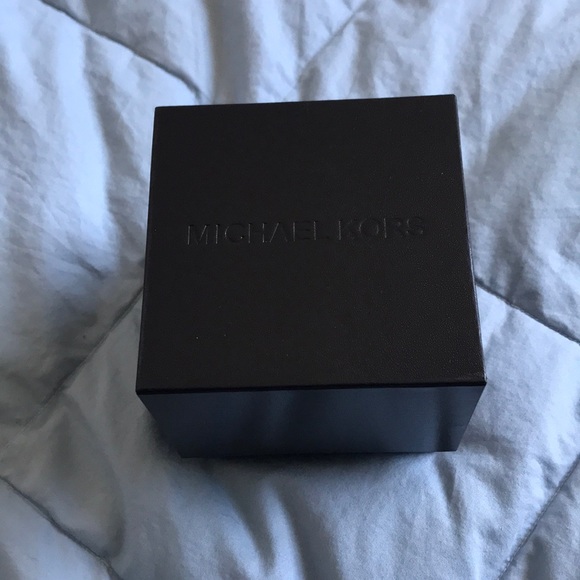 NIB- Michael Kors Rose Gold-Tone Watch - Picture 4 of 6